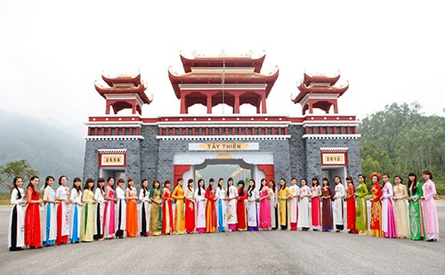 Tây Thiên chào đón các thí sinh dự thi "Người đẹp Tây Thiên - 2014"