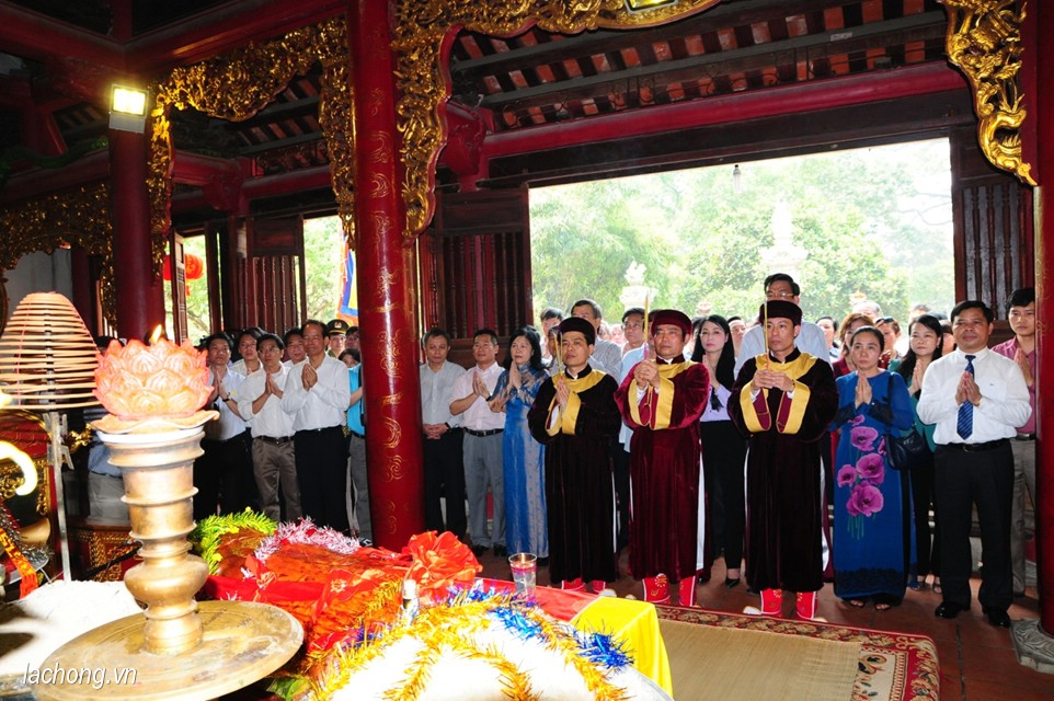 Du khách tấp nập về dự Khai hội xuân Tây Thiên 2015