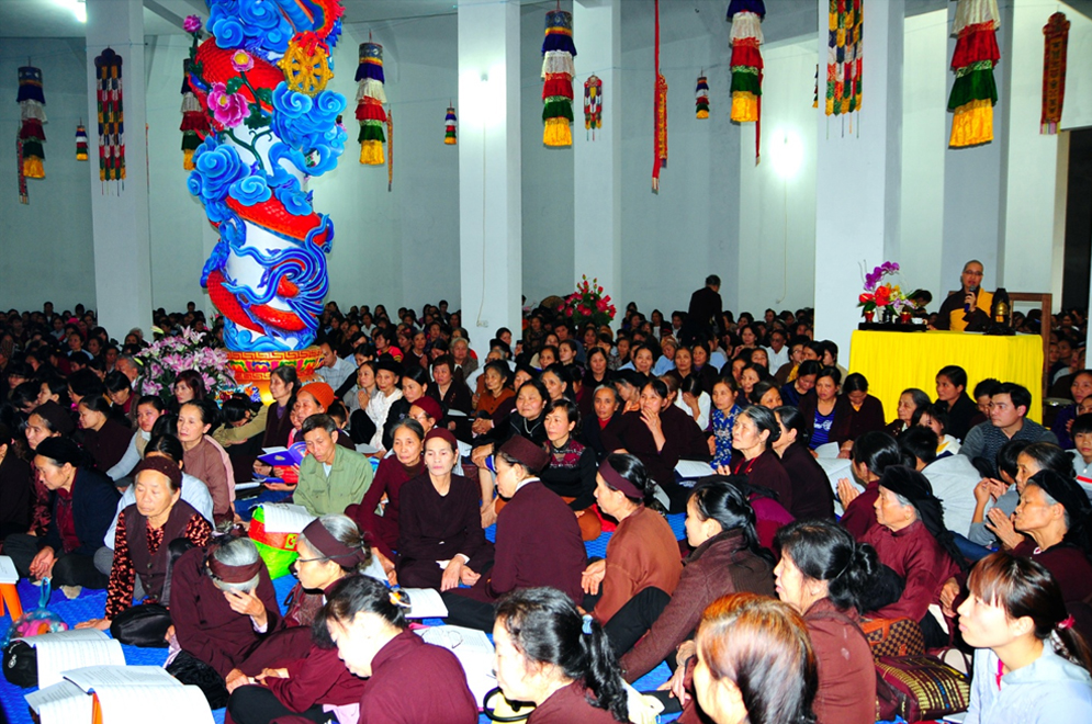 Hàng ngàn người tham dự lễ cầu an tại Đại bảo tháp Mandala Tây Thiên