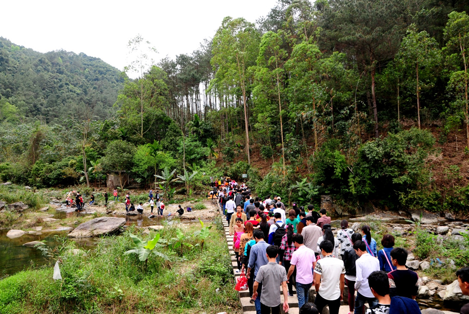 Tây Thiên đón hàng vạn du khách thập phương đi lễ đầu năm Ất Mùi 2015