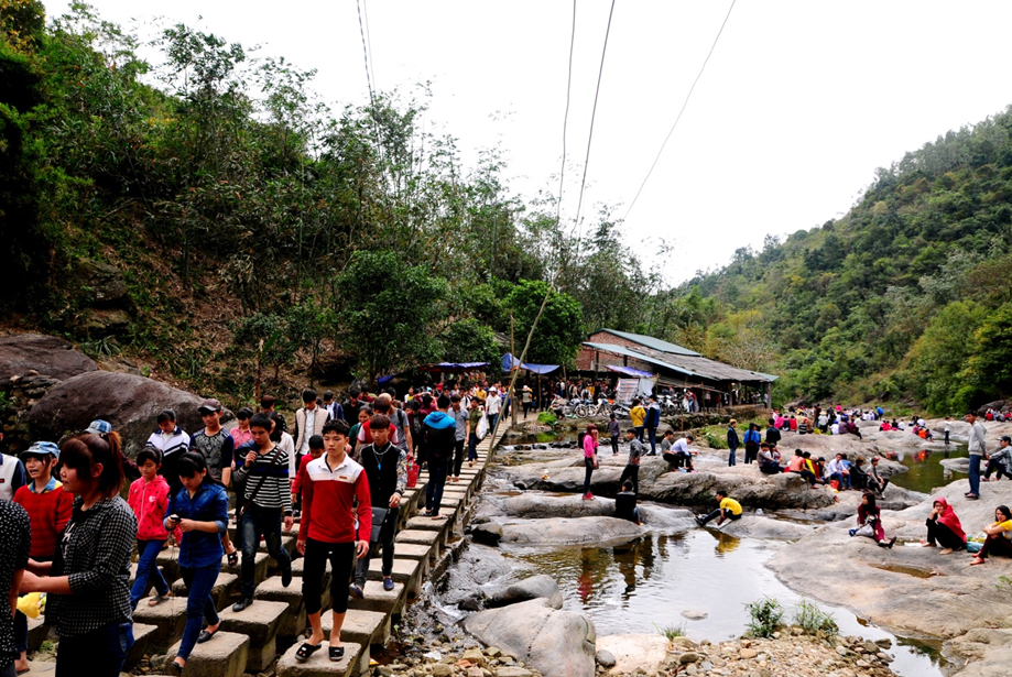 Tây Thiên đón hàng vạn du khách thập phương đi lễ đầu năm Ất Mùi 2015