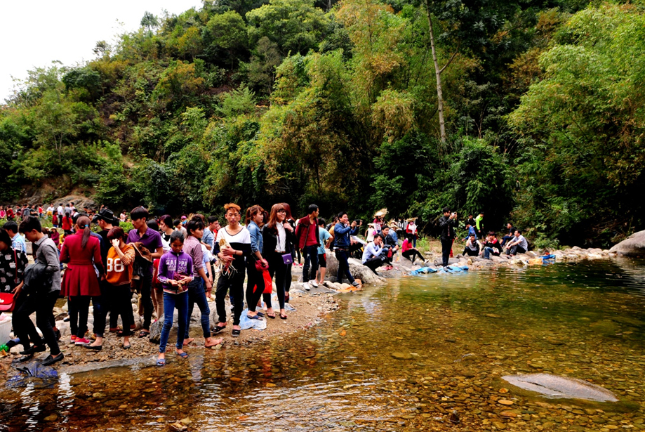 Tây Thiên đón hàng vạn du khách thập phương đi lễ đầu năm Ất Mùi 2015