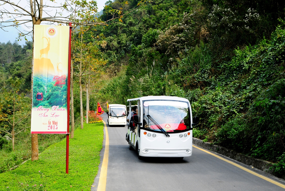 Tây Thiên đón hàng vạn du khách thập phương đi lễ đầu năm Ất Mùi 2015